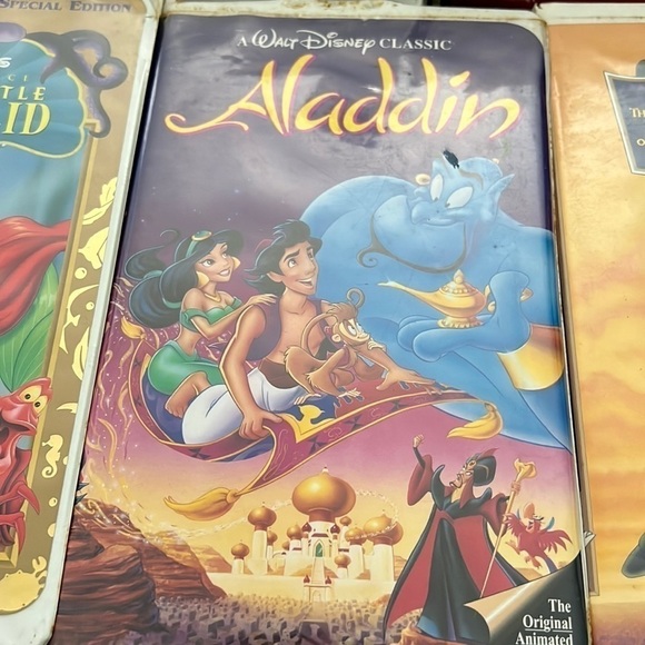 Walt Disney Lot if 5 VHS Tapes Little Mermaid Aladdin dinosaurs - Picture 5 of 7